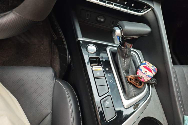 Used CHANGAN Eado 2021 PLUS 1.6L GDI CVT Luxury Model Gear Lever