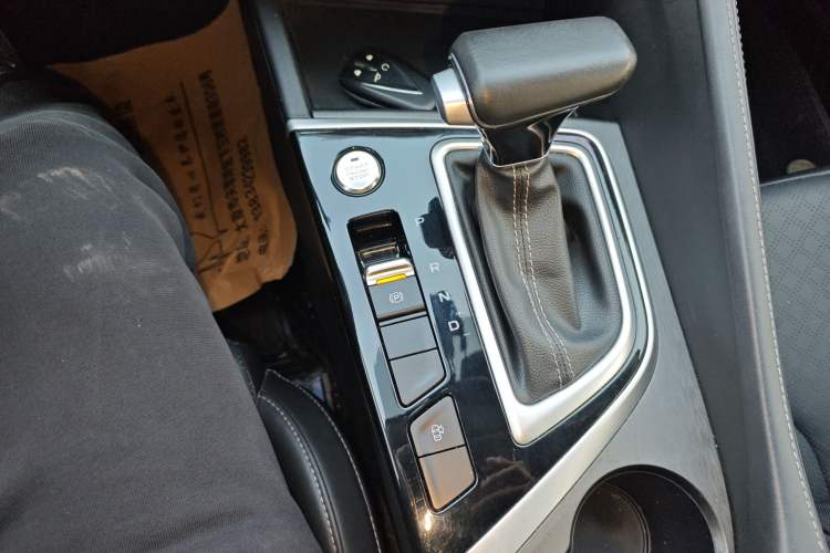Used CHANGAN Eado 2021 PLUS 1.6L GDI CVT Luxury Model Gear Lever