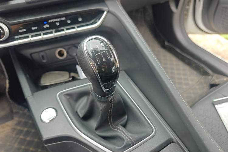 Used CHANGAN Eado 2021 PLUS 1.6L GDI Manual Luxury Model Gear Lever