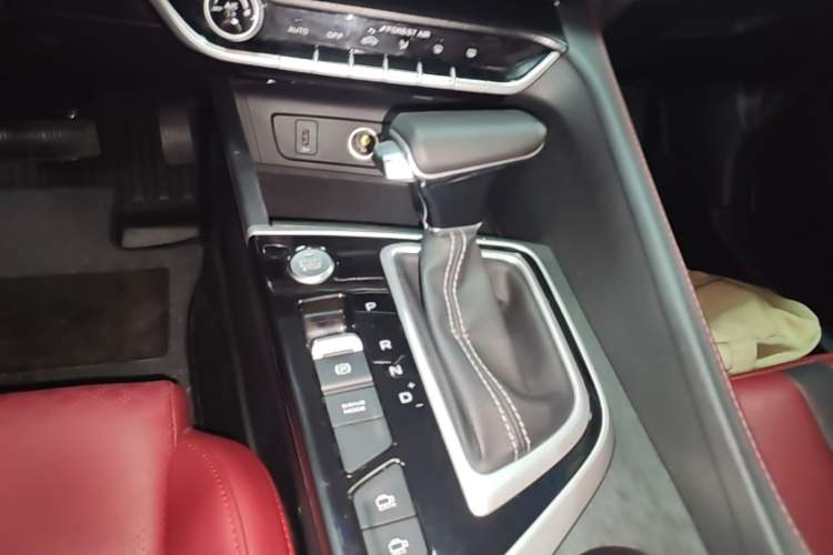 Used CHANGAN Eado 2021 PLUS Blue Whale NE 1.4T GDI DCT Prestige Model Gear Lever