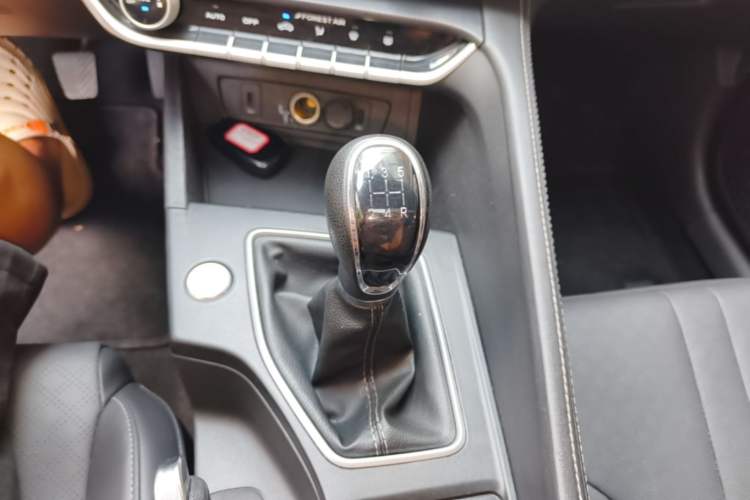 Used CHANGAN Eado 2021 PLUS 1.6L GDI Manual Luxury Model Gear Lever