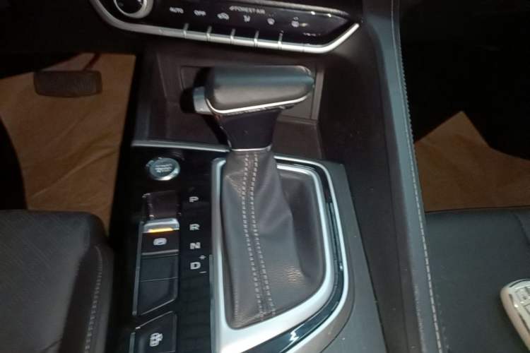 Used CHANGAN Eado 2021 PLUS 1.6L GDI CVT Luxury Model Gear Lever