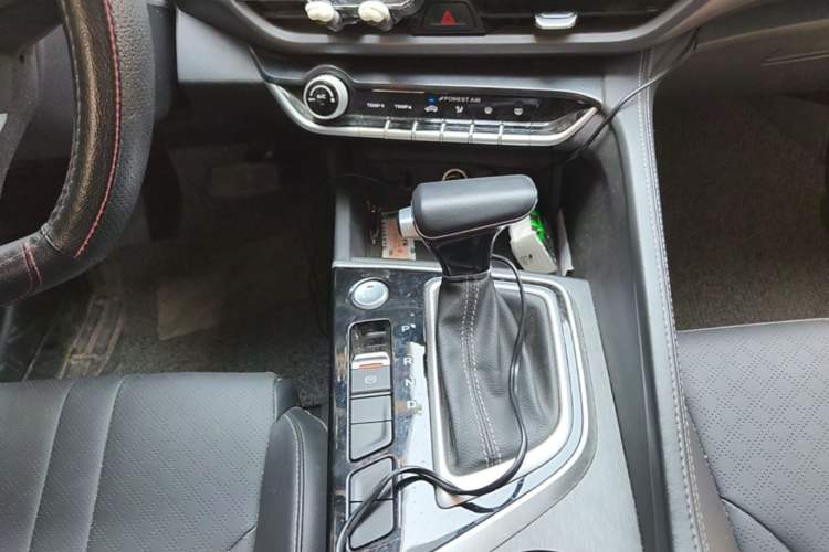 Used CHANGAN Eado 2021 PLUS 1.6L GDI CVT Elite Model Gear Lever