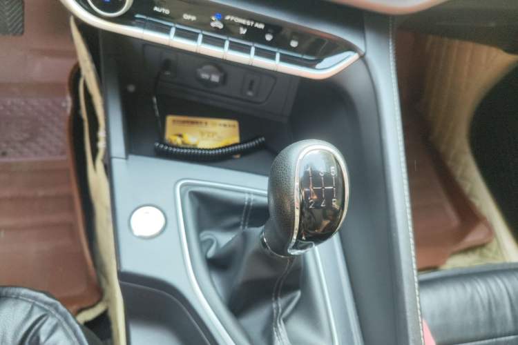 Used CHANGAN Eado 2021 PLUS 1.6L GDI Manual Luxury Model Gear Lever