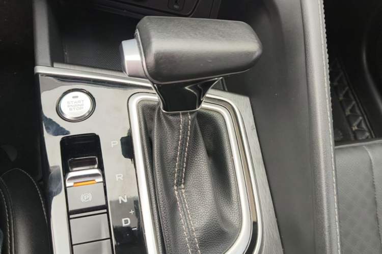 Used CHANGAN Eado 2021 PLUS 1.6L GDI CVT Luxury Model Gear Lever