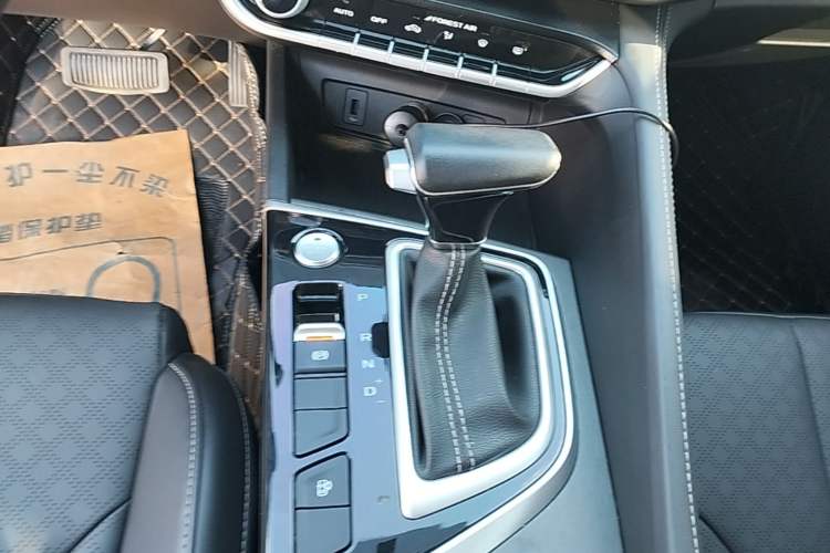 Used CHANGAN Eado 2021 PLUS 1.6L GDI CVT Luxury Model Gear Lever