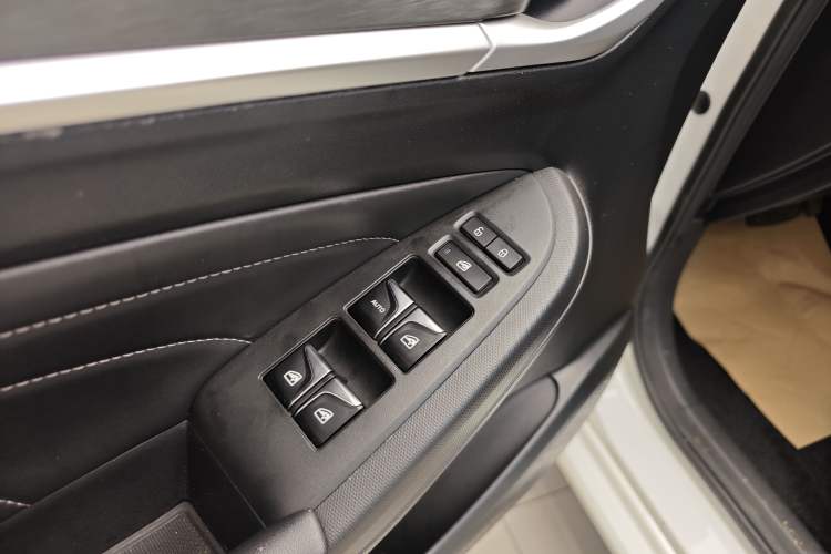 Used CHANGAN Eado 2021 PLUS 1.6L GDI CVT Luxury Model Interior 8