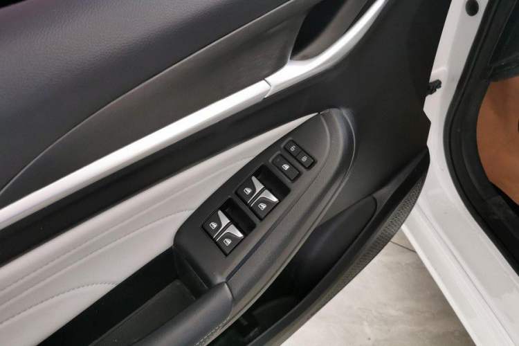 Used CHANGAN Eado 2021 PLUS Blue Whale NE 1.4T GDI DCT Flagship Model Interior 9