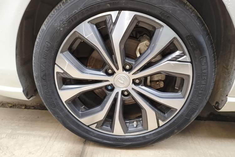 Used CHANGAN Eado 2021 PLUS Blue Whale NE 1.4T GDI DCT Flagship Model Left Front Wheel Hub