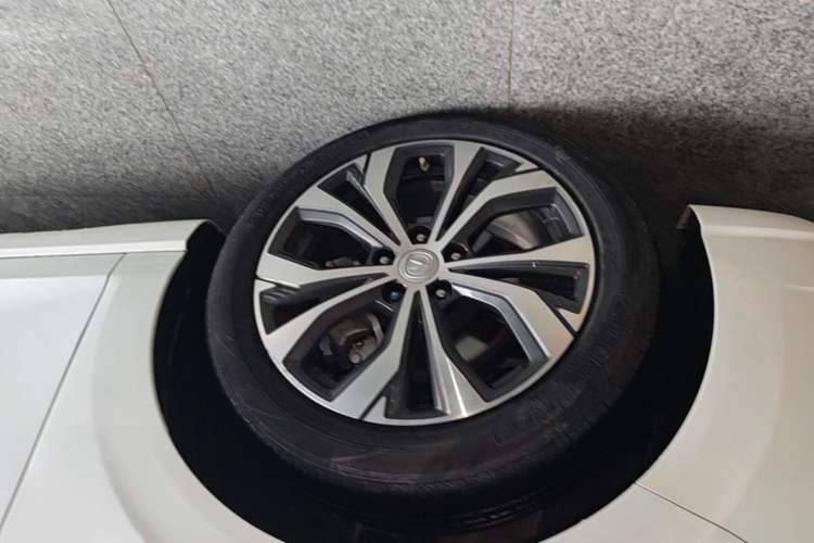Used CHANGAN Eado 2021 PLUS Blue Whale NE 1.4T GDI DCT Flagship Model Left Front Wheel Hub