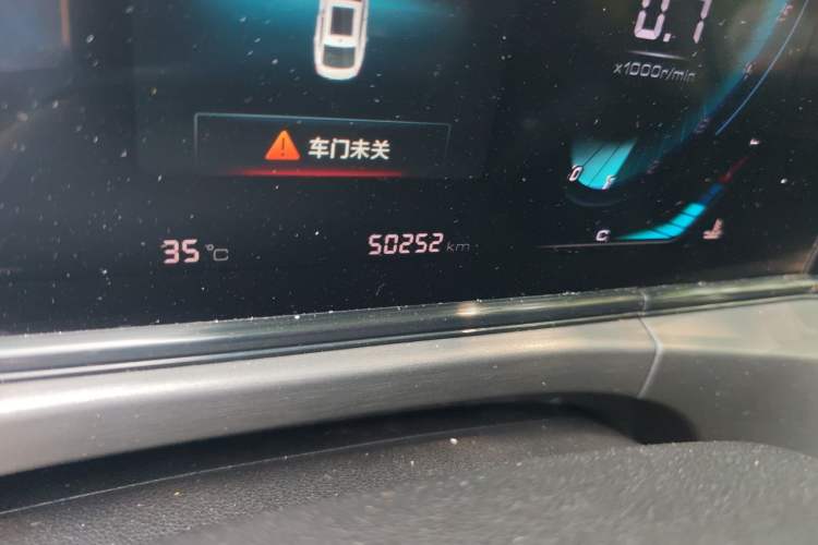 Used CHANGAN Eado 2021 PLUS 1.6L GDI CVT Elite Model Odometer Close Up