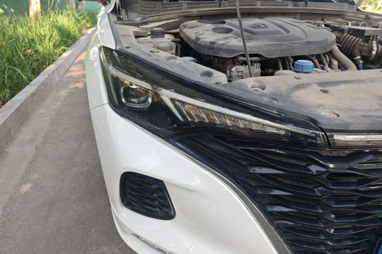 Used CHANGAN Eado 2021 PLUS Blue Whale NE 1.4T GDI DCT Flagship Model Right Front Headlight