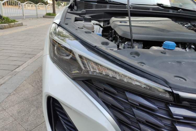 Used CHANGAN Eado 2021 PLUS Blue Whale NE 1.4T GDI DCT Prestige Model Right Front Headlight