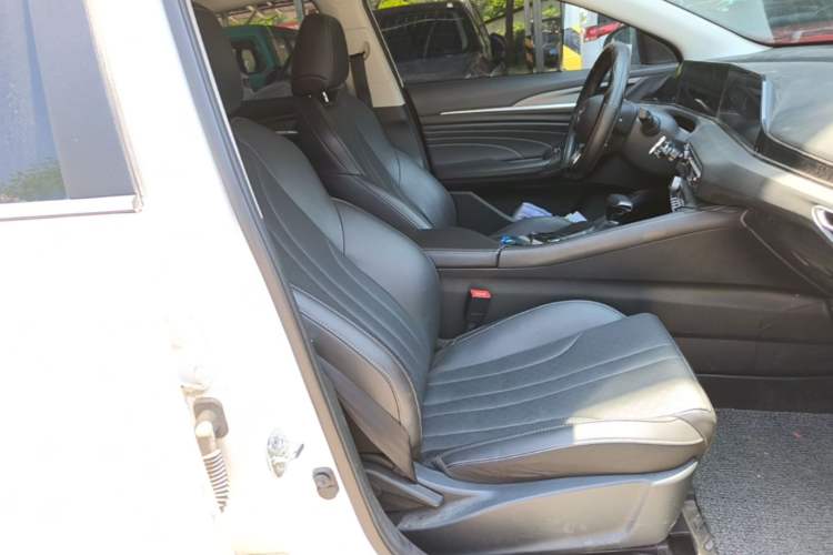 Used CHANGAN Eado 2021 PLUS 1.6L GDI CVT Elite Model Right Front Seat