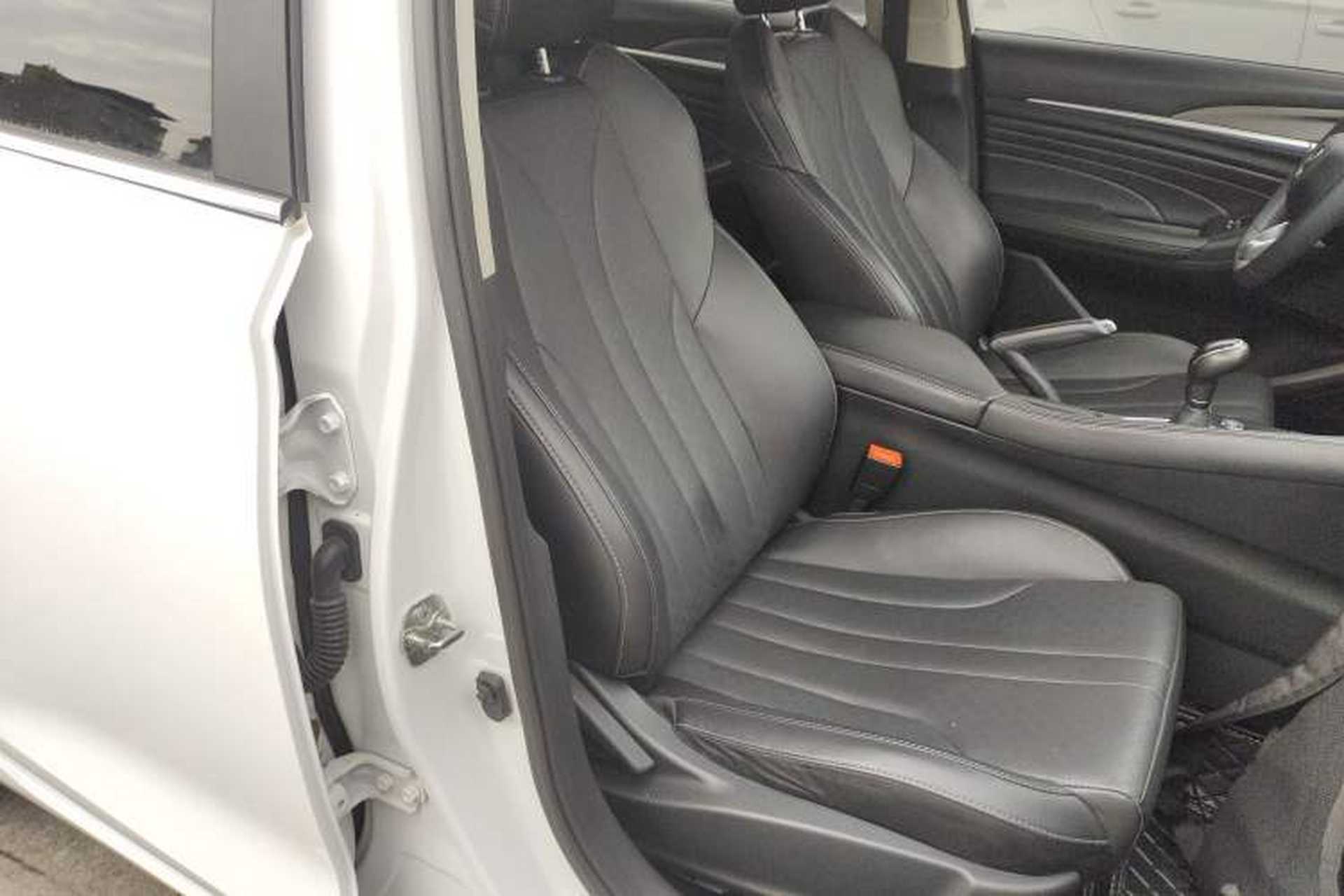 Used CHANGAN Eado 2021 PLUS 1.6L GDI Manual Luxury Model Right Front Seat