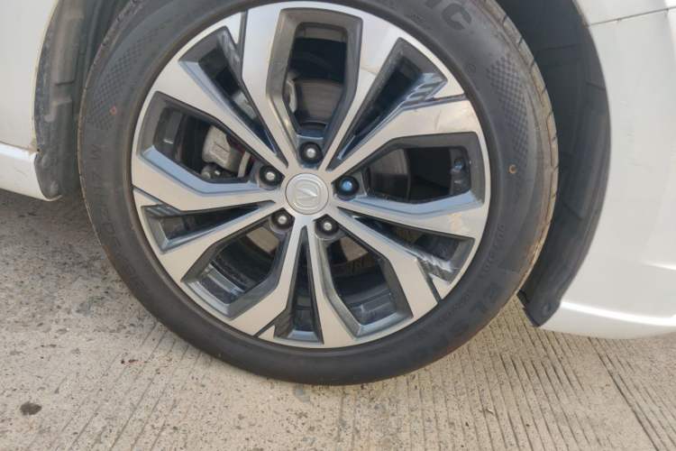 Used CHANGAN Eado 2021 PLUS Blue Whale NE 1.4T GDI DCT Flagship Model Right Front Wheel Hub