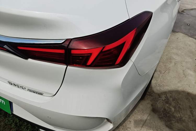 Used CHANGAN Eado 2021 PLUS Blue Whale NE 1.4T GDI DCT Prestige Model Right Rear Taillight