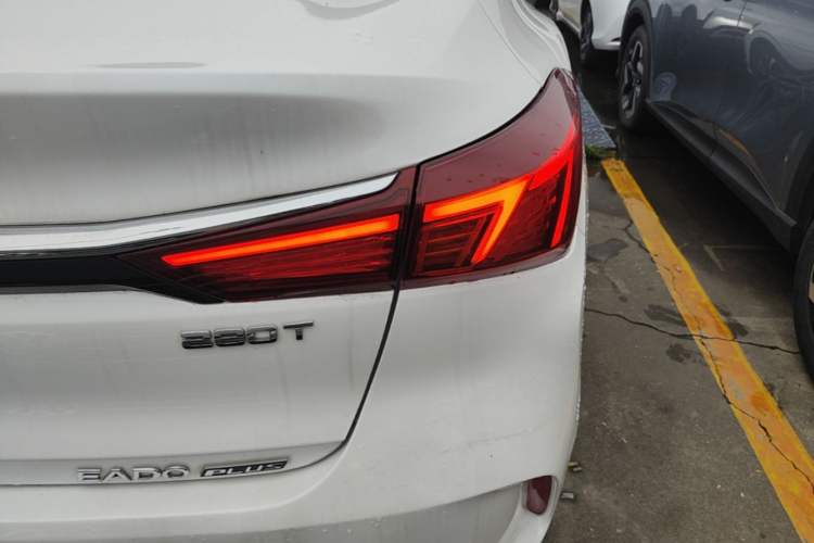 Used CHANGAN Eado 2021 PLUS Blue Whale NE 1.4T GDI DCT Prestige Model Right Rear Taillight