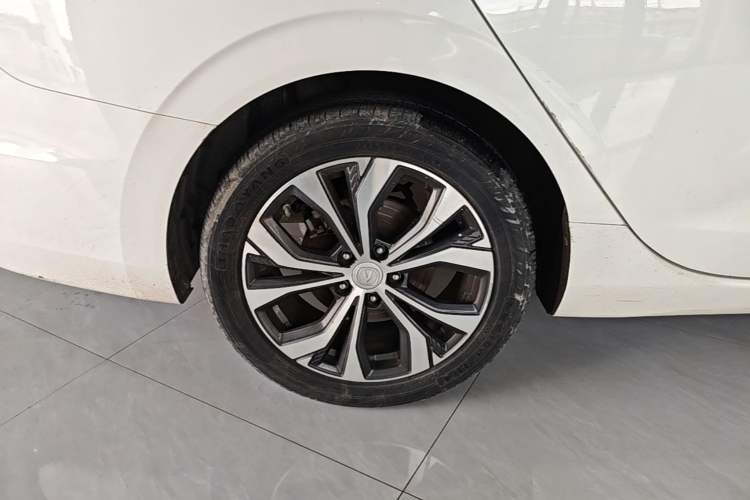 Used CHANGAN Eado 2021 PLUS Blue Whale NE 1.4T GDI DCT Flagship Model Right Rear Wheel Hub