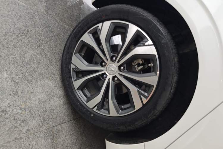 Used CHANGAN Eado 2021 PLUS Blue Whale NE 1.4T GDI DCT Flagship Model Right Rear Wheel Hub