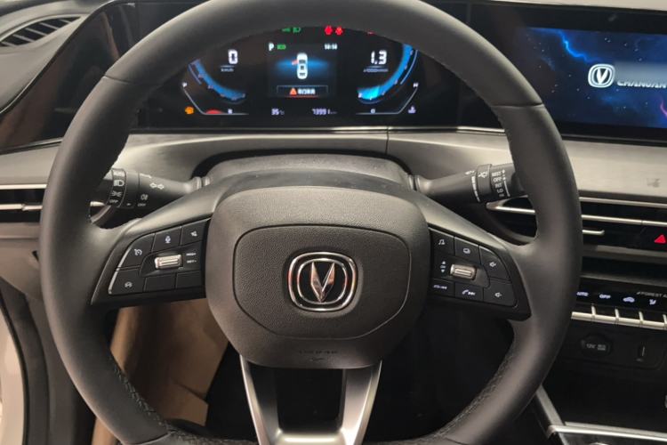 Used CHANGAN Eado 2021 PLUS Blue Whale NE 1.4T GDI DCT Prestige Model Steering Wheel