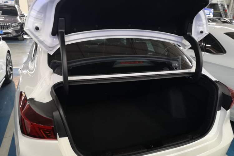 Used CHANGAN Eado 2021 PLUS Blue Whale NE 1.4T GDI DCT Prestige Model Trunk
