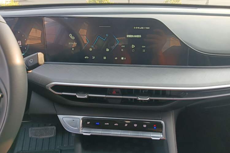 Used CHANGAN Eado 2022 PLUS Blue Whale NE 1.4T GDI DCT Prestige Edition Audio And AC Panel