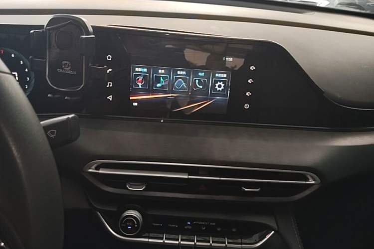Used CHANGAN Eado 2022 PLUS 1.6L GDI CVT Elite Model Audio And AC Panel