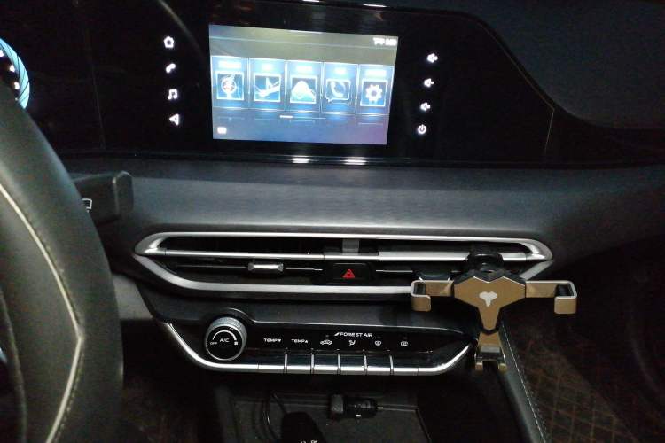 Used CHANGAN Eado 2022 PLUS 1.6L GDI Manual Elite Model Audio And AC Panel
