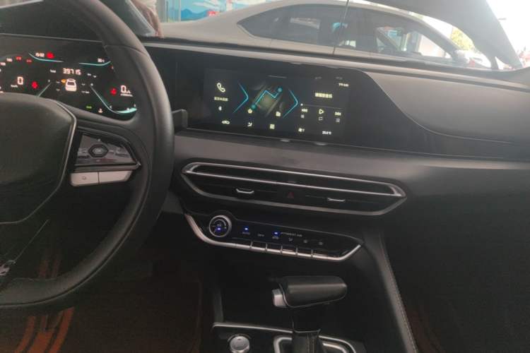 Used CHANGAN Eado 2022 PLUS 1.6L GDI CVT Luxury Model Audio And AC Panel
