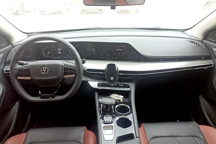 Used CHANGAN Eado 2022 PLUS Blue Whale NE 1.4T GDI DCT Prestige Edition Center Console