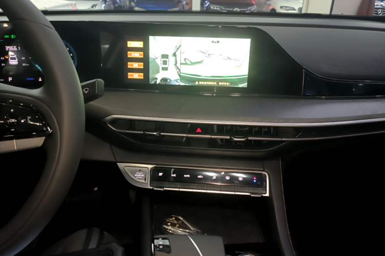Used CHANGAN Eado 2022 PLUS Blue Whale NE 1.4T GDI DCT Prestige Edition Center Console
