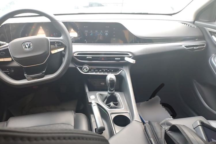 Used CHANGAN Eado 2022 PLUS 1.6L GDI Manual Elite Model Center Console