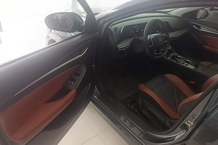 Used CHANGAN Eado 2022 PLUS Blue Whale NE 1.4T GDI DCT Prestige Edition Driver Seat