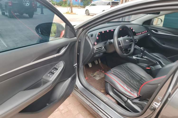 Used CHANGAN Eado 2022 PLUS 1.6L GDI Manual Luxury Model Driver Seat