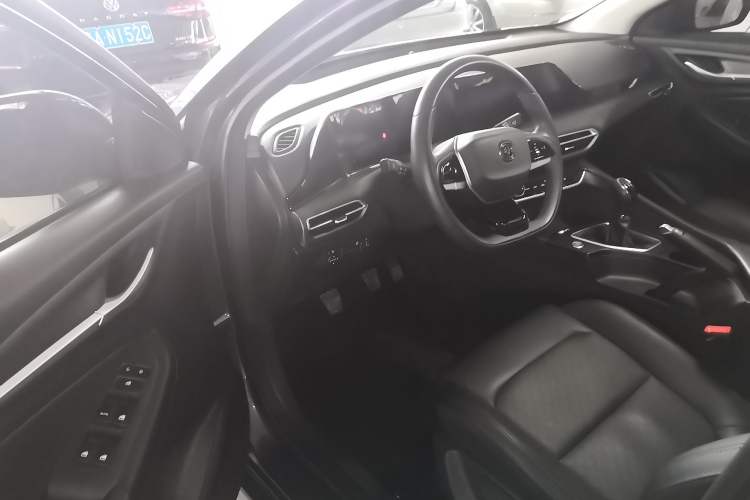 Used CHANGAN Eado 2022 PLUS 1.6L GDI Manual Luxury Model Driver Seat