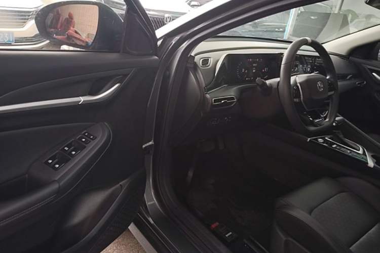 Used CHANGAN Eado 2022 PLUS 1.6L GDI CVT Elite Model Driver Seat