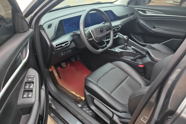 Used CHANGAN Eado 2022 PLUS 1.6L GDI Manual Luxury Model Driver Seat