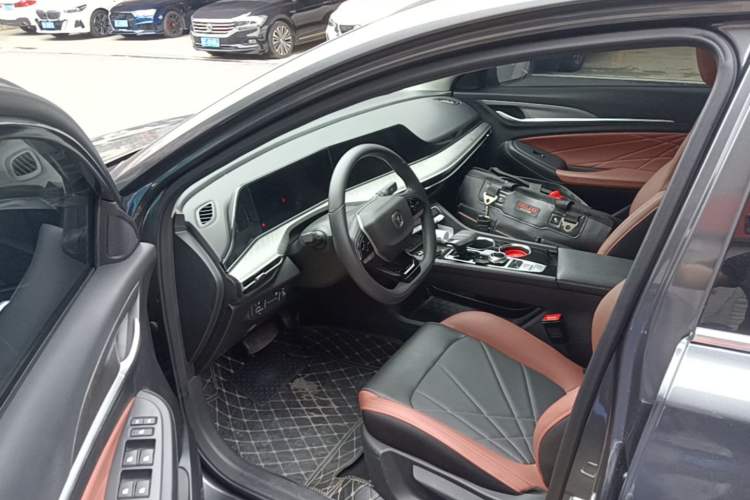 Used CHANGAN Eado 2022 PLUS Blue Whale NE 1.4T GDI DCT Prestige Edition Driver Seat