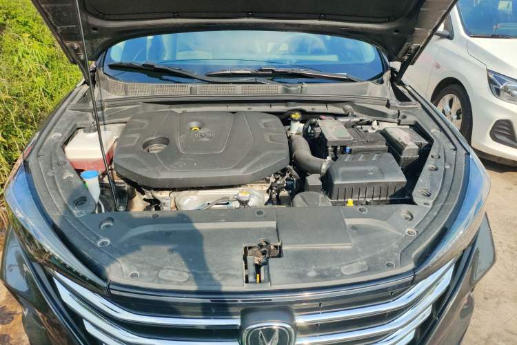 Used CHANGAN Eado 2022 PLUS 1.6L GDI Manual Luxury Model Engine Bay