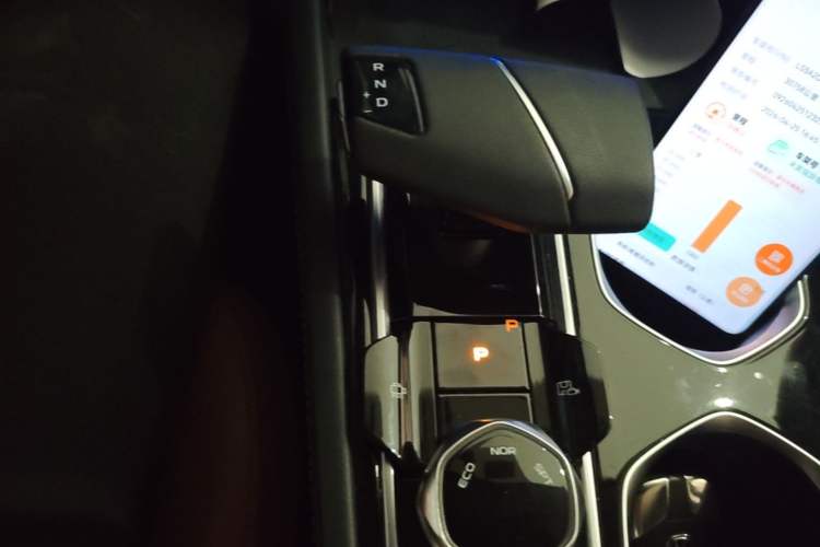 Used CHANGAN Eado 2022 PLUS Blue Whale NE 1.4T GDI DCT Flagship Edition Gear Lever
