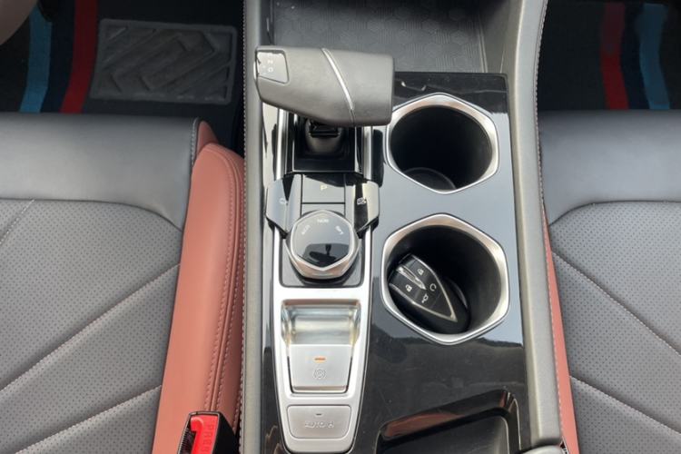 Used CHANGAN Eado 2022 PLUS Blue Whale NE 1.4T GDI DCT Prestige Edition Gear Lever