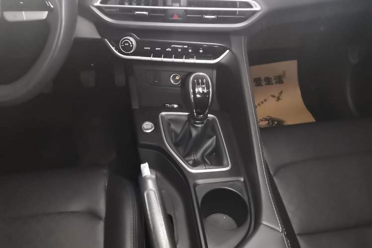 Used CHANGAN Eado 2022 PLUS 1.6L GDI Manual Luxury Model Gear Lever