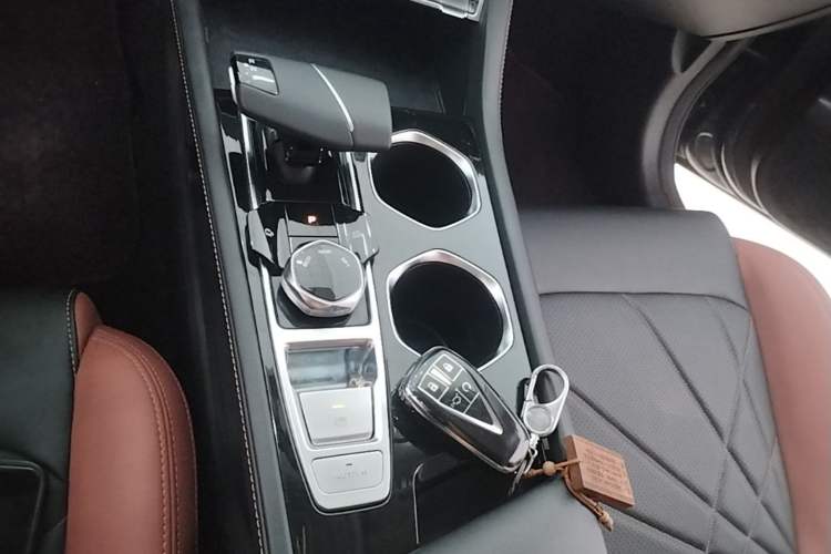 Used CHANGAN Eado 2022 PLUS Blue Whale NE 1.4T GDI DCT Prestige Edition Gear Lever