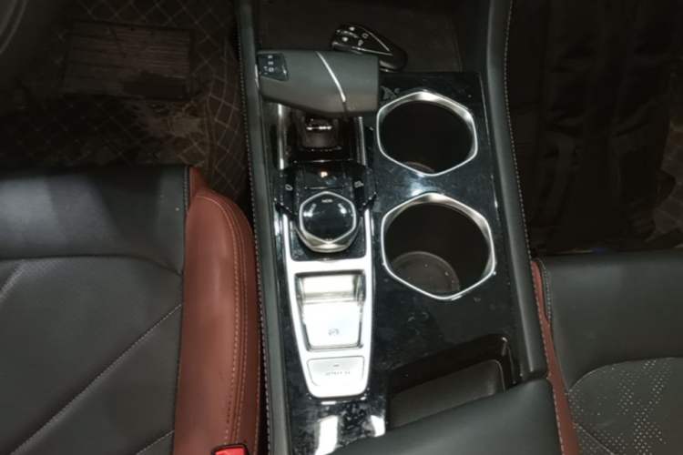 Used CHANGAN Eado 2022 PLUS Blue Whale NE 1.4T GDI DCT Prestige Edition Gear Lever