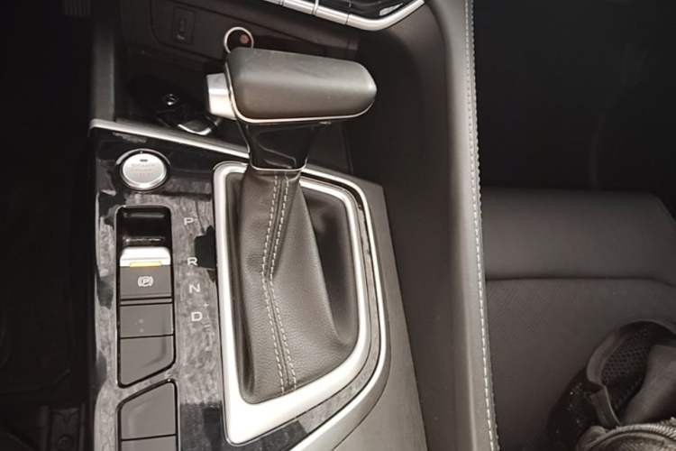 Used CHANGAN Eado 2022 PLUS 1.6L GDI CVT Elite Model Gear Lever