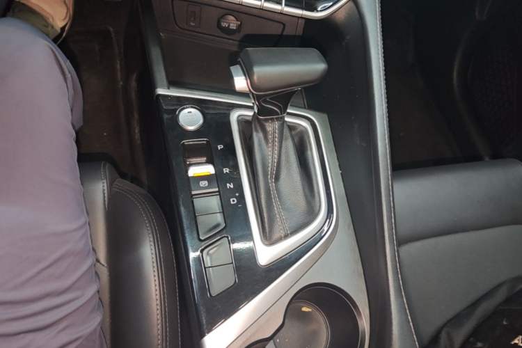 Used CHANGAN Eado 2022 PLUS 1.6L GDI CVT Elite Model Gear Lever