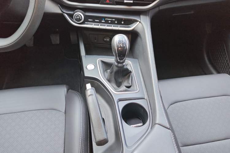 Used CHANGAN Eado 2022 PLUS 1.6L GDI Manual Elite Model Gear Lever