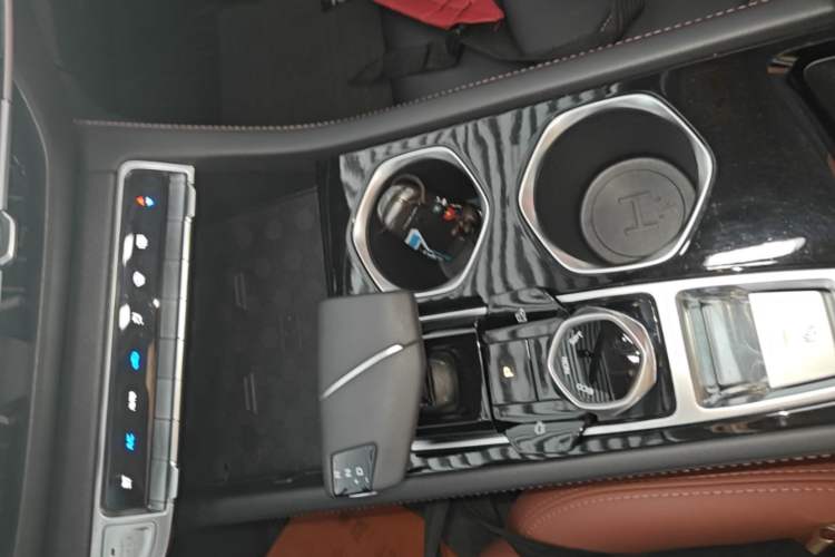 Used CHANGAN Eado 2022 PLUS Blue Whale NE 1.4T GDI DCT Flagship Edition Gear Lever