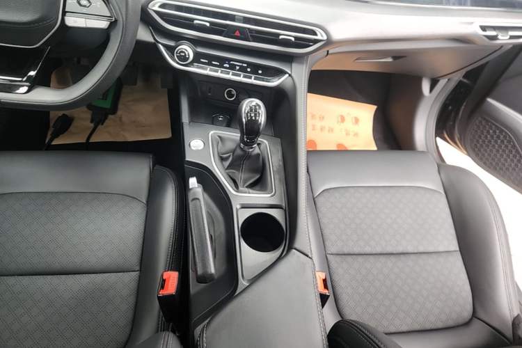 Used CHANGAN Eado 2022 PLUS 1.6L GDI Manual Elite Model Gear Lever